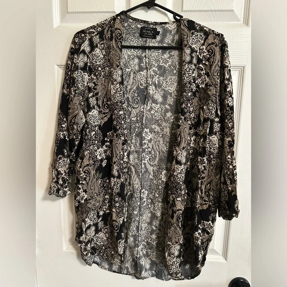 Outfitters & You Kimono Black / Cream/ White Floral & Paisley Large 3/4 sleeve